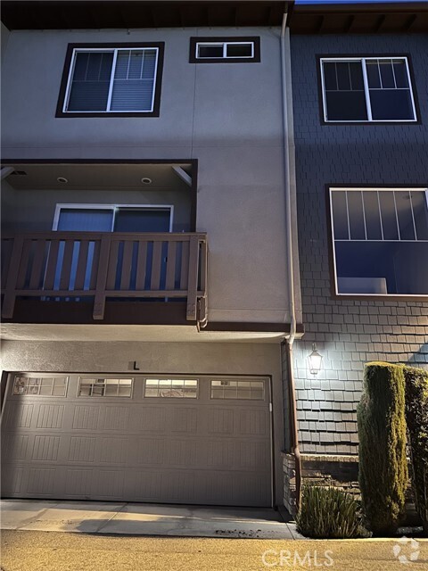 Building Photo - 717 S Azusa Ave