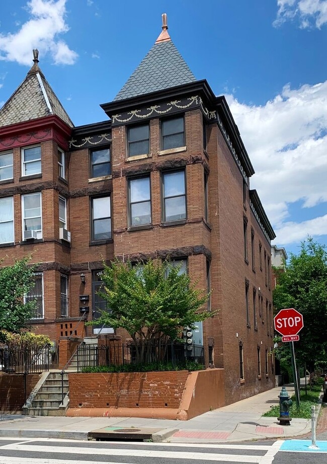 Building Photo - 2501 17th St NW