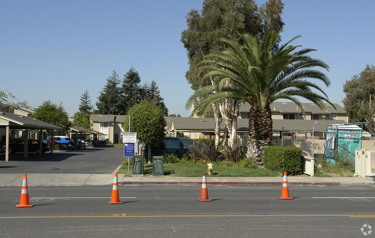 Building Photo - Mission View Apartments