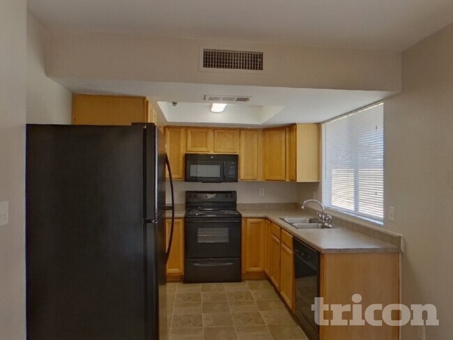 Building Photo - 5 N 131st St