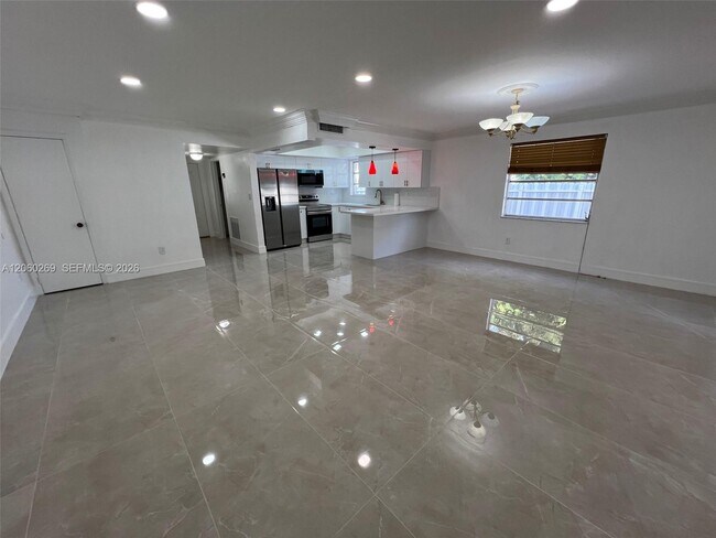 Foto del edificio - 1820 W 72nd Pl