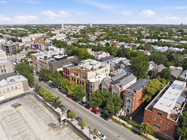 Foto del edificio - 1128 W Diversey Pkwy