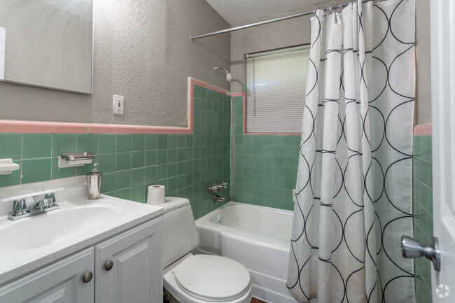 Bathroom - Patricia Manor