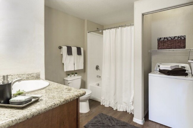 Foto del edificio - 4949 W Pine Blvd