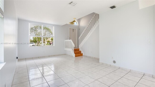 Foto del edificio - 15472 NW 12th Ct