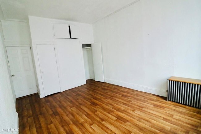 Building Photo - 3 br, 1 bath Apartment - 1244 Madison St