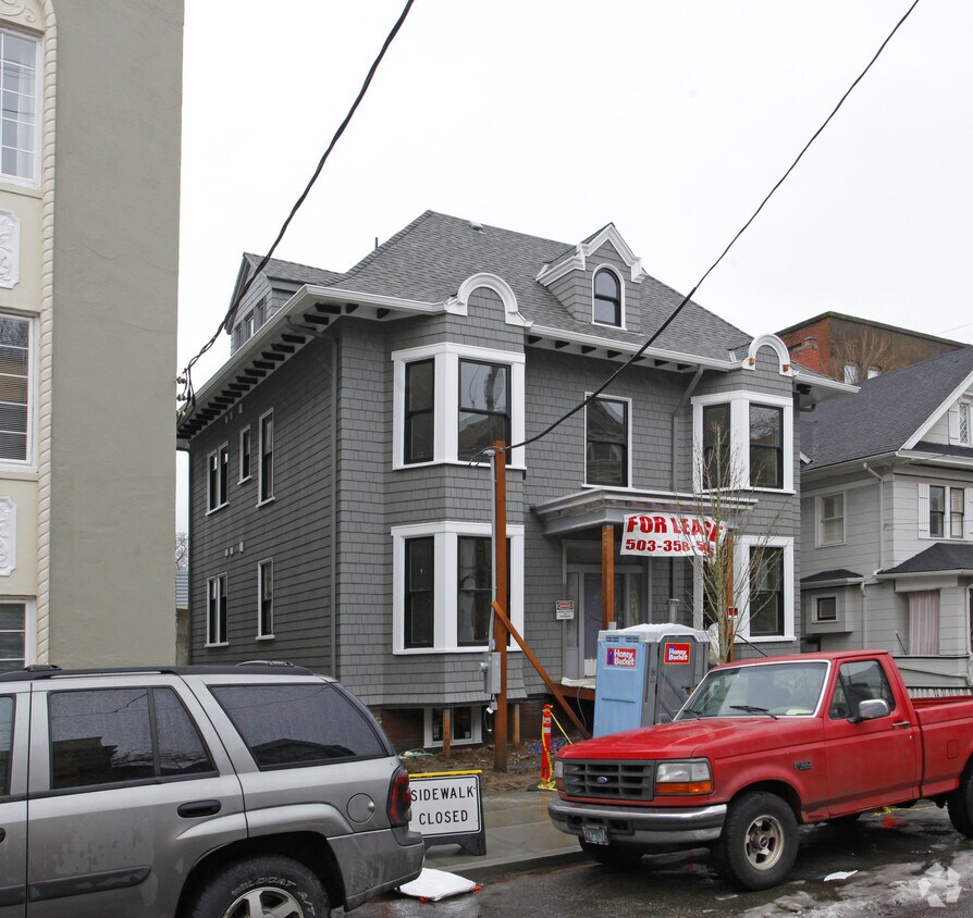 Building Photo - Fries House Apartments