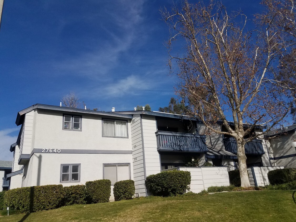 27640 Susan Beth Way, Santa Clarita, CA 91350 Condo for Rent in Santa Clarita, CA