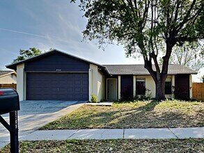 Building Photo - 2709 Mnr Hl Dr