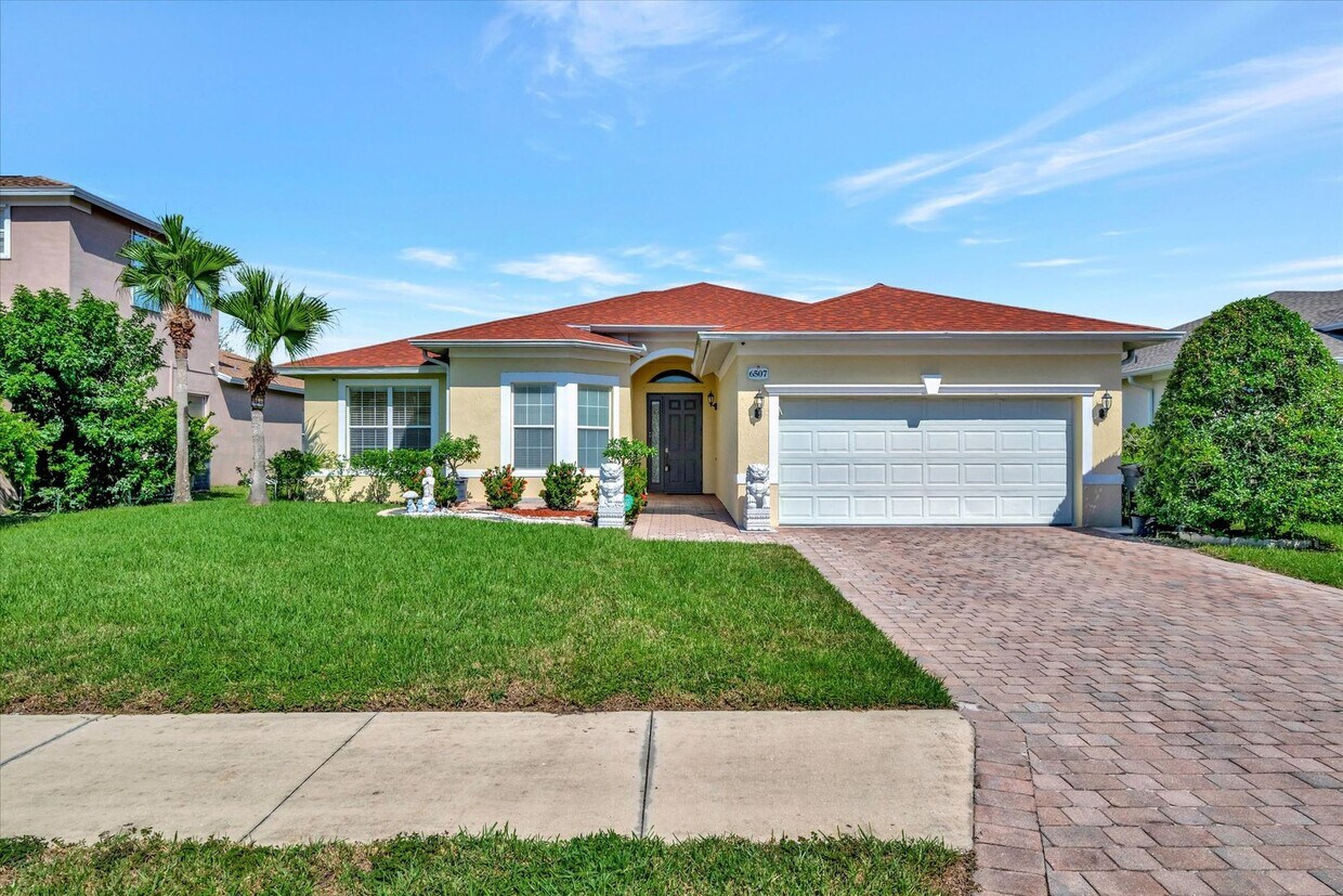 Primary Photo - Convenient Central Location - 3 Bedroom + ...