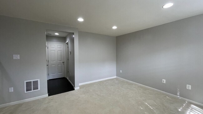 Building Photo - Embry Mill Townhouse