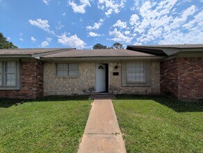 Building Photo - 2400 Brookridge Dr