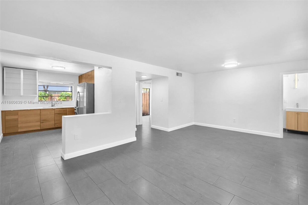 Primary Photo - 3265 Virginia St
