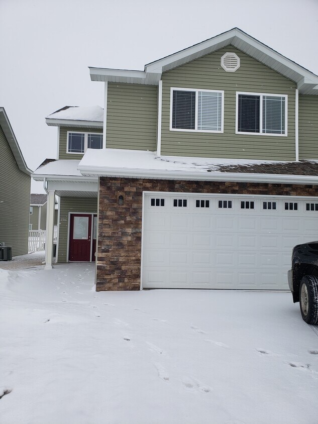 2360 14th St NW, Minot, ND 58703 Townhome Rentals in Minot ND