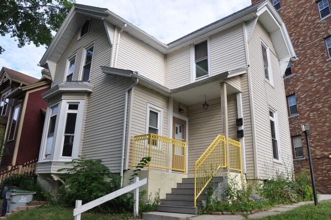 Building Photo - 1124 E Lyon St