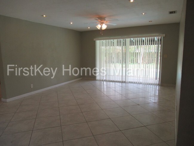 Building Photo - 342 S Fig Tree Ln