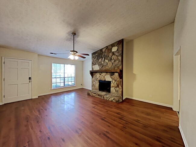 Building Photo - 2547 Sugar Cane Pl