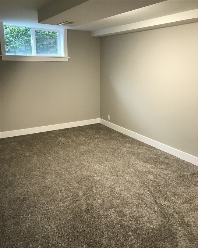 Foto del edificio - 2 Bd 1 Ba Basement Apt