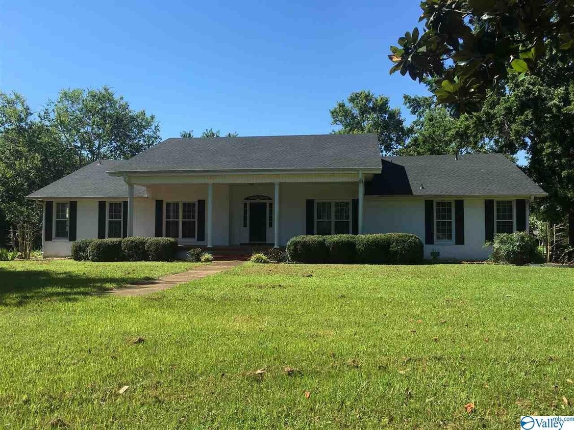 147 Manor House Dr, Huntsville, AL 35811 House Rental in Huntsville