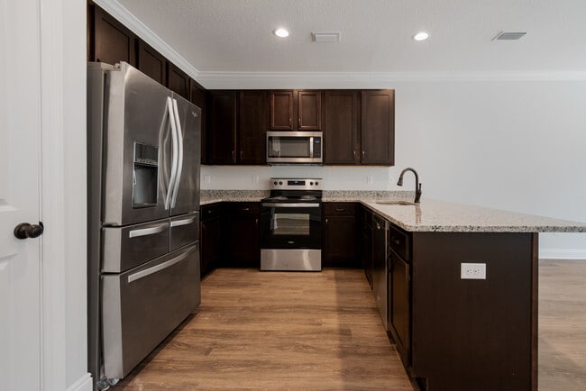 Building Photo - 1710 Sound Haven Ct