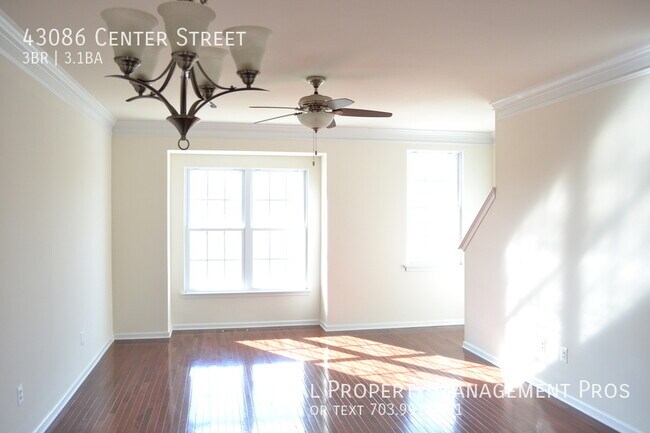 Building Photo - Beautiful 3 Bedroom 3.5 Bath Townhouse For...