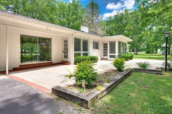 Foto del edificio - 6112 Melbourne Drive, Nashville, TN 37215