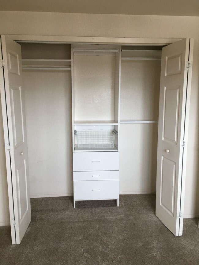 Foto del edificio - ONE MONTH FREE! Pet-friendly 1 BD/1 BA in ...