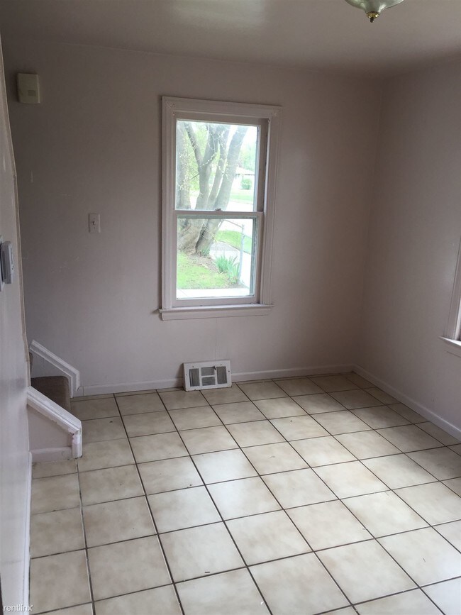 Building Photo - 3 br, 1 bath House - 11487 Jackson Ave 114...