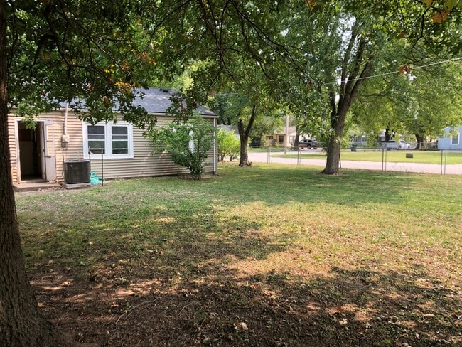 Building Photo - 4515 Elmhurst