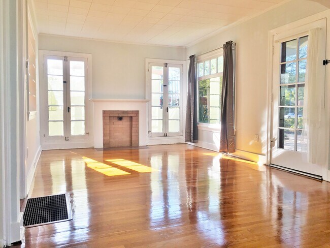 Building Photo - 745 E Orange Grove Blvd