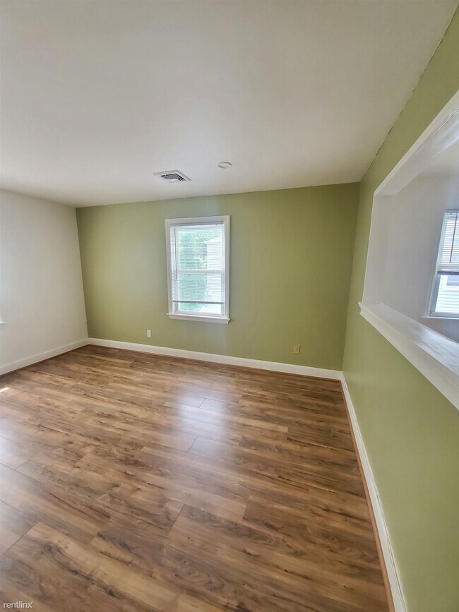 Foto del edificio - 1 br, 1 bath  - 114 Sheldon Ter Apt 2L