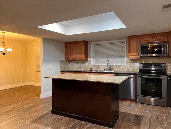 Foto del edificio - 14715 Bayonne Rd