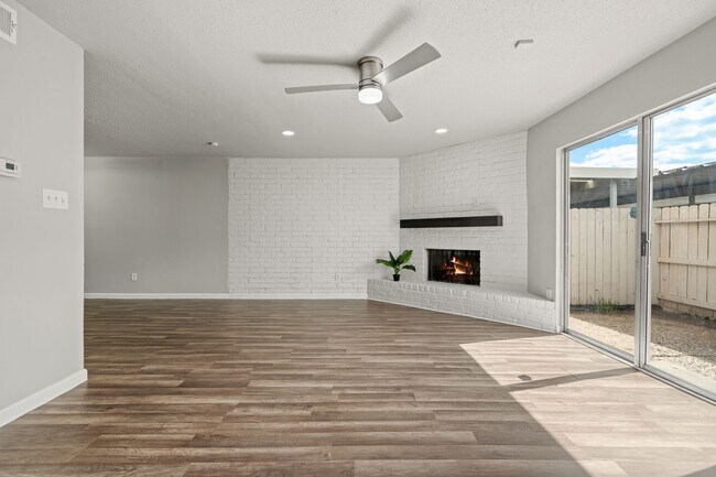 Building Photo - 8517 Ariel St