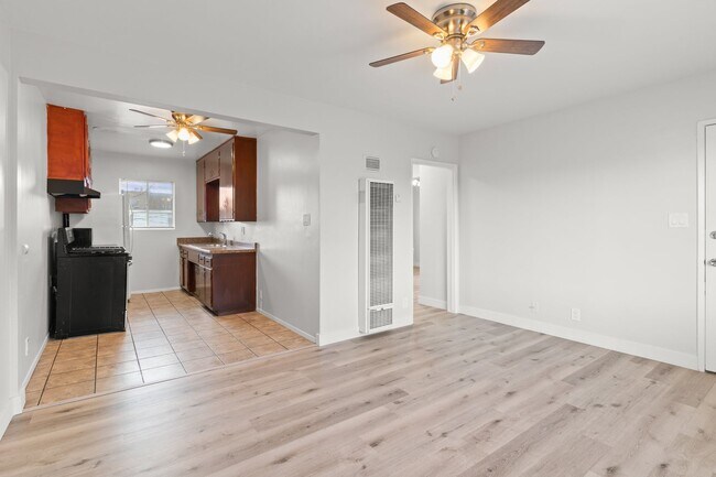 Foto del edificio - 621 Cerritos Ave