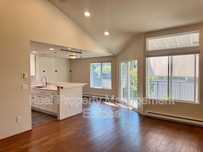 Foto del edificio - 3218 80th Ave SE