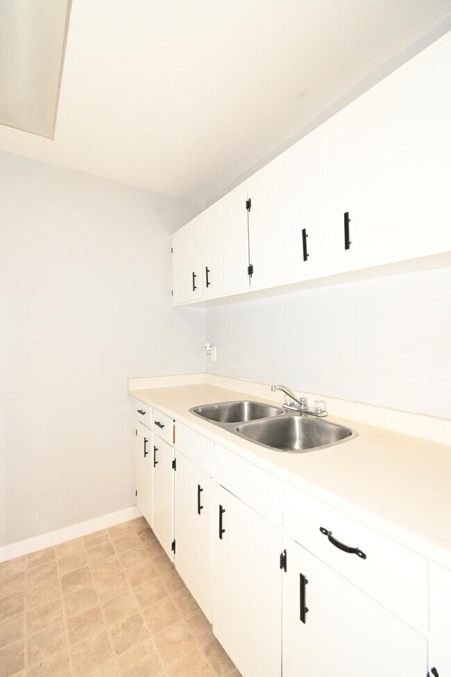 Photo du bâtiment - 1 bedroom in Prince George BC V2M 5L3