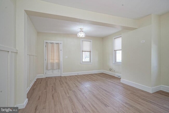 Building Photo - 19 E Millbrooke Ave