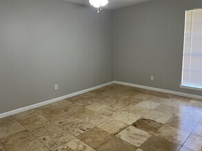 Building Photo - 2402 Fawnwood Ln