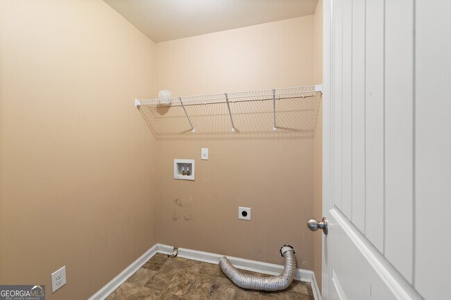 Foto del edificio - 5884 Little River Rd
