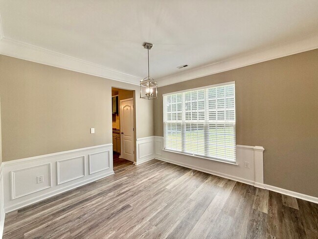 Foto del edificio - Newly Remodeled 4BD, 2.5BA Raleigh Home wi...