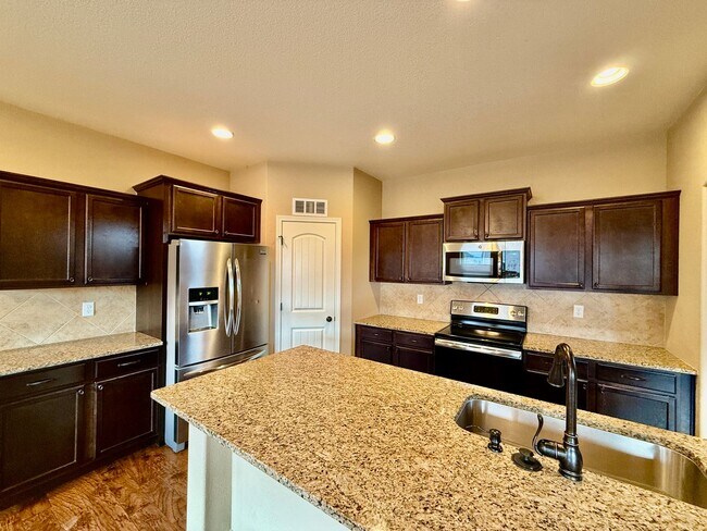 Foto del edificio - Beautiful Bedroom in Forest Meadows!