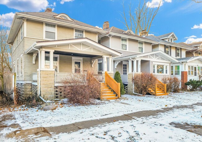 Building Photo - Rental Home Located at 805.5 E. Grove Street