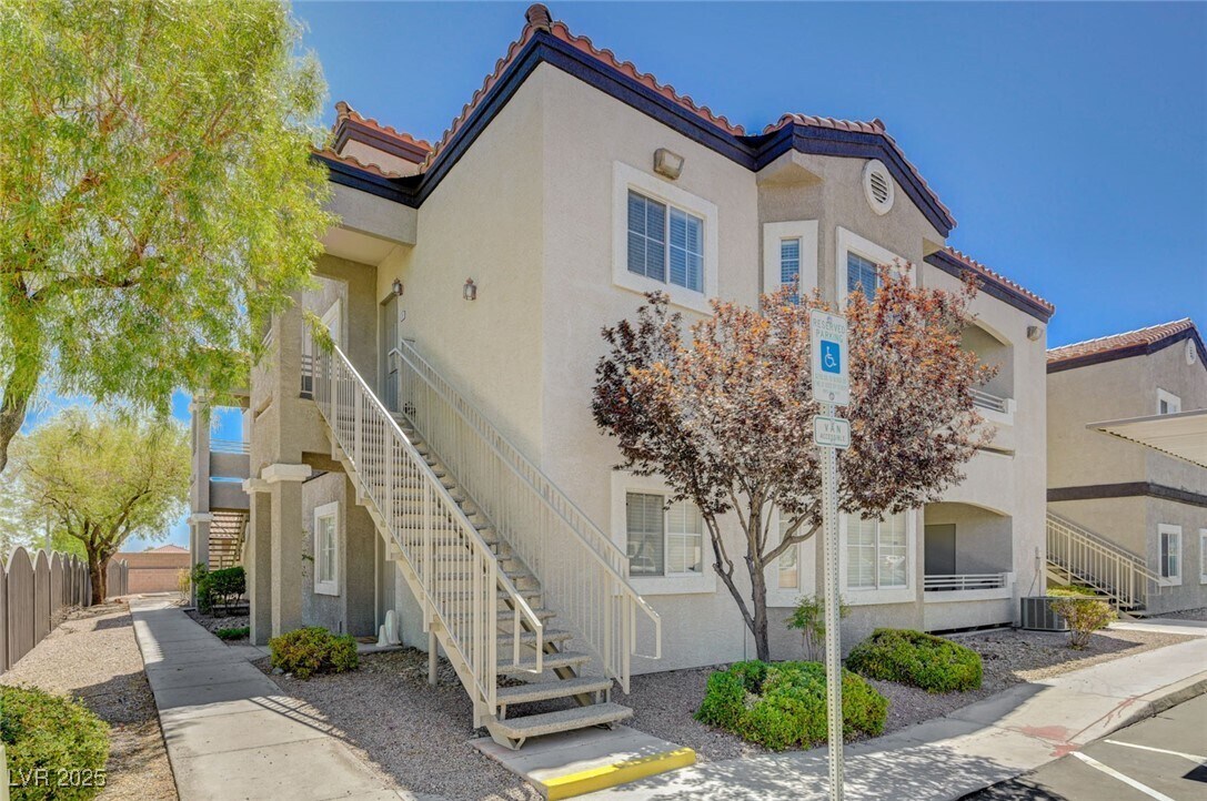 Foto principal - 6160 Rumrill St