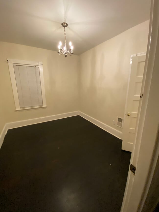 Building Photo - 9 Chilcott Pl