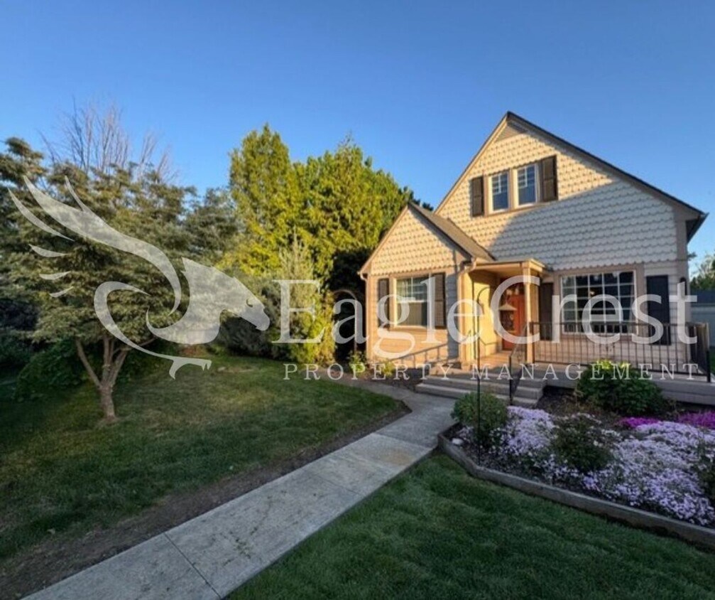 Foto principal - Two Bedroom House with Large Fenced Yard