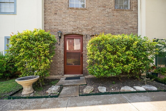 Photo - 6427 Wurzbach Rd Townhome