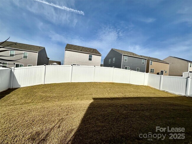 Building Photo - 1605 Blue Velvet Ln