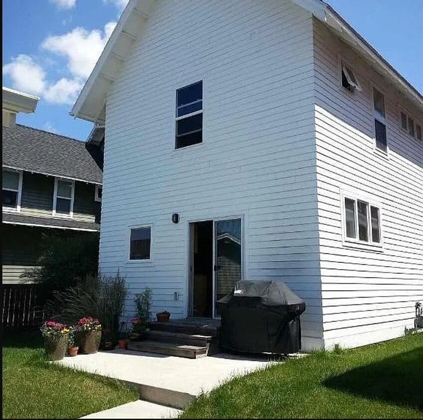 Building Photo - 305 N Ferguson Ave