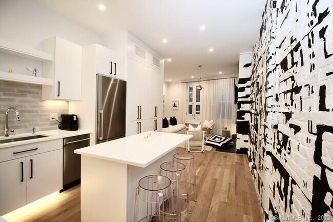 Building Photo - 137 Washington St