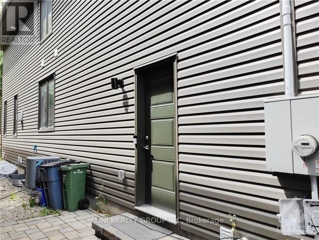 Building Photo - 492 Moodie Dr.